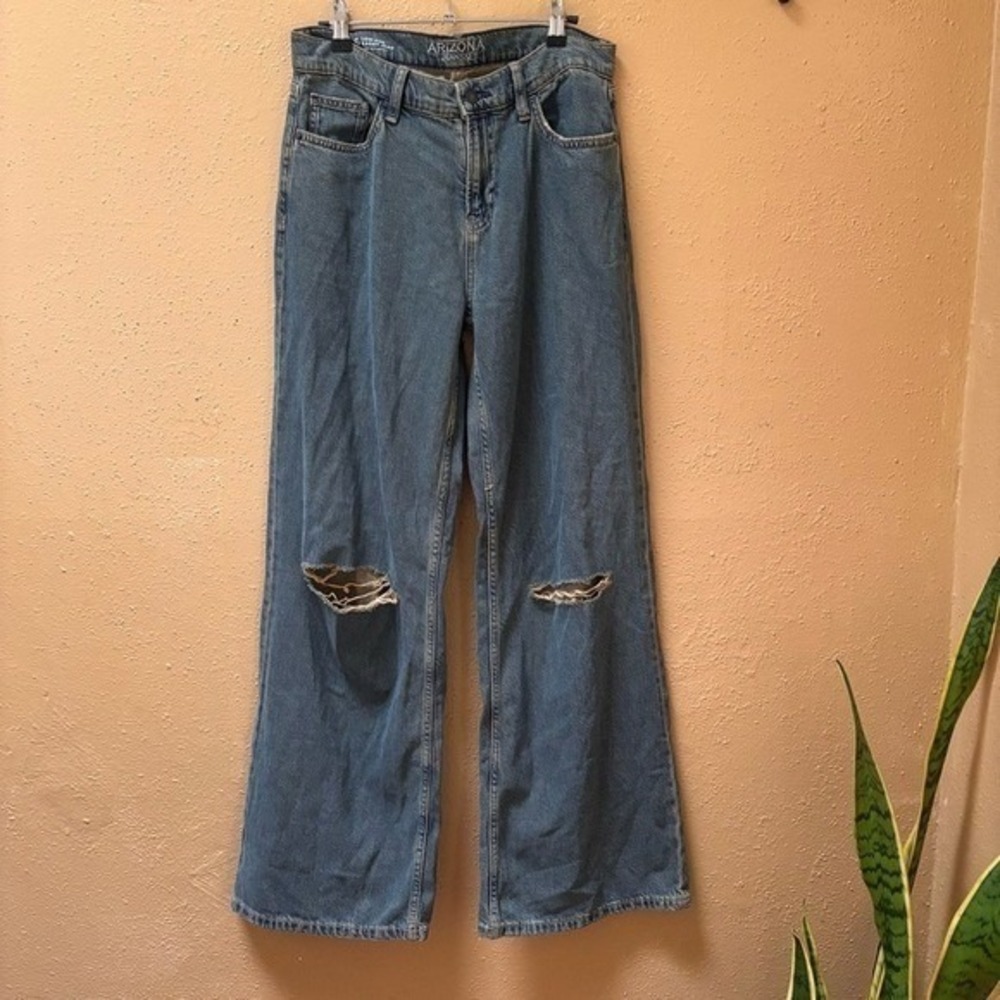 Arizona Jean Co Low RiseBaggy Jeans Size 6 Distressed Wide Leg Medium Wash Denim